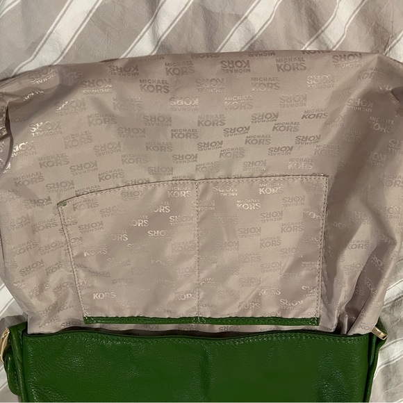 Michael Kors green leather shoulder bag, gorgeous, soft green leather - Picture 5 of 6